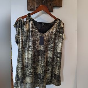 Shoulder cut out shimmering top